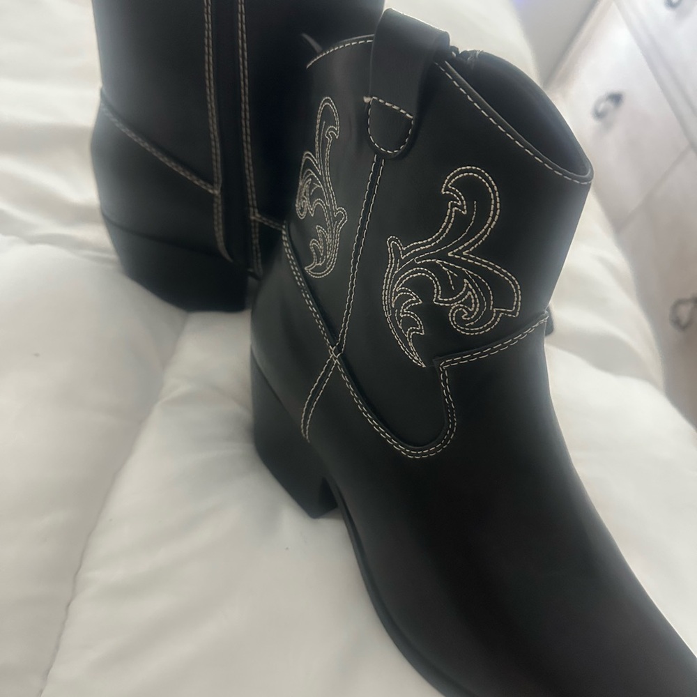 Old Navy Black Embroidered Ankle Booties